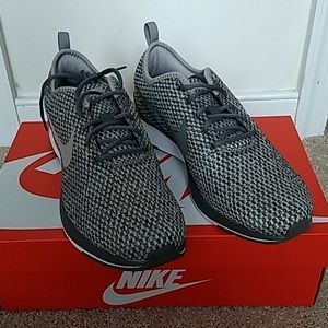 New, Women's Nike Dualtone Racer shoes size 7